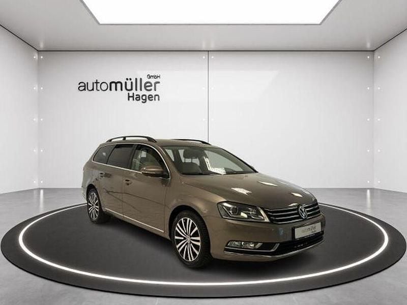 Kaschmirbraun metallic Gebraucht 2011 VW Passat Comfortline Kombi | 11.890 € (Teuer) - Bild 1/4