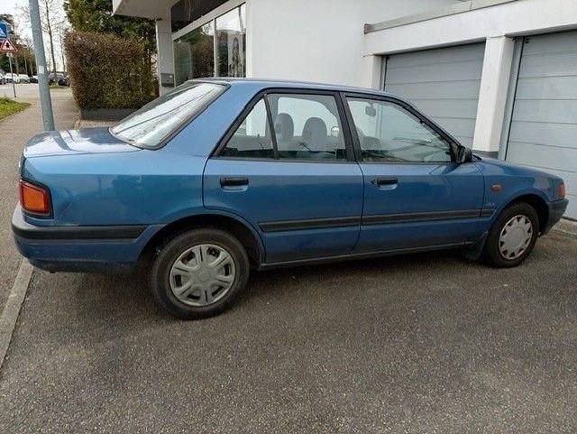 Gebraucht Mazda 323 84 PS (61 kW) 1990 Blau Limousine