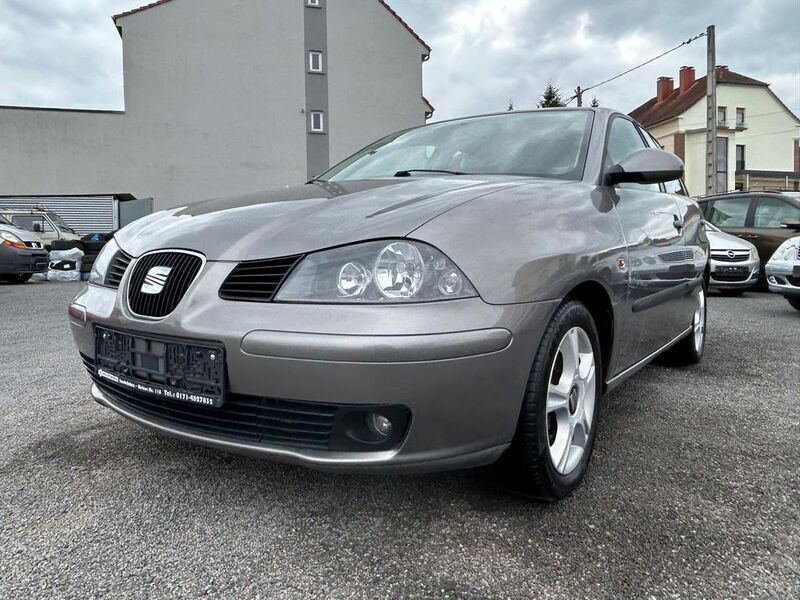 Grau Gebraucht 2004 Seat Ibiza Limousine | 1.590 € (Fairer Preis) - Bild 1/4