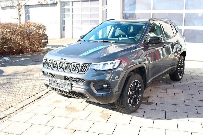 Grau Gebraucht 2022 Jeep Compass Trailhawk SUV | 19.900 € (Superpreis) - Bild 1/4