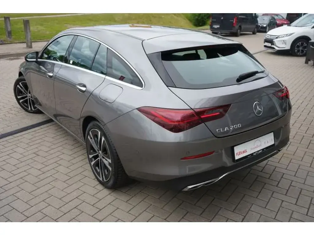 Gebraucht Mercedes CLA200 163 PS (119 kW) 2023 Grau (metallic) Coupé