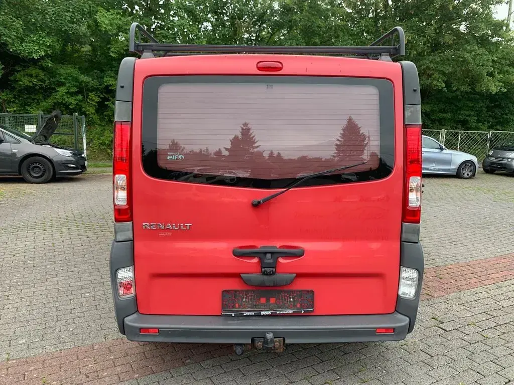 Gebraucht Renault Trafic 90 PS (66 kW) 2012 Rot Van / Kleinbus