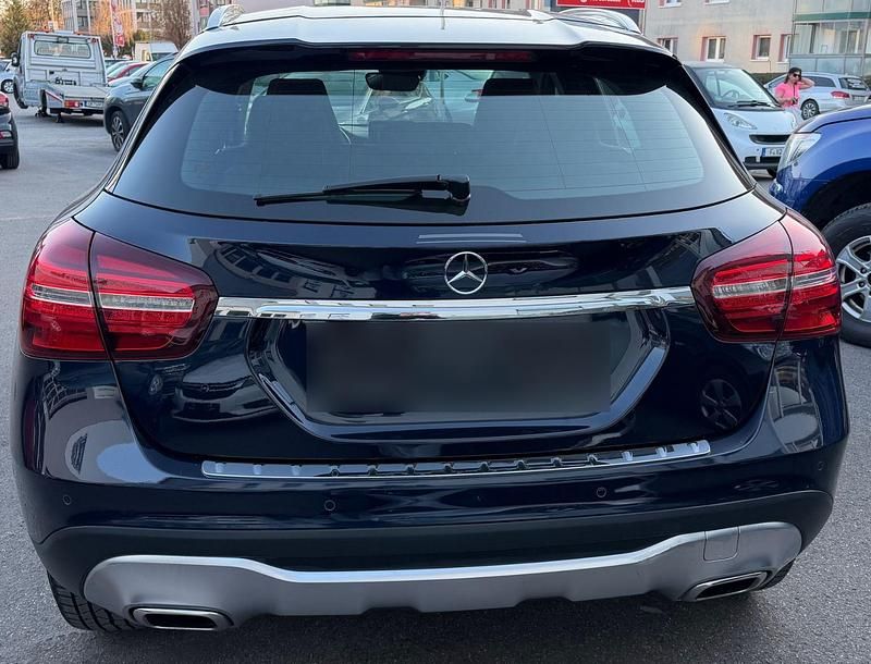 Gebraucht Mercedes GLA200 156 PS (114 kW) 2017 Blau SUV
