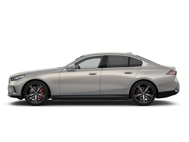 Grau Neu 2025 BMW i5 M Sport Limousine | 95.700 € - Bild 1/4