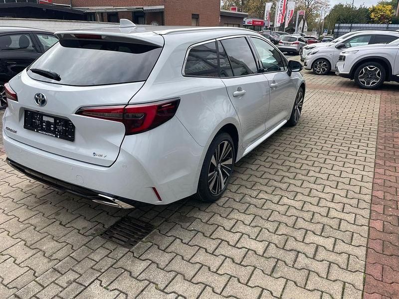 Neu Toyota Corolla 140 PS (102 kW) 2025 Grau Limousine