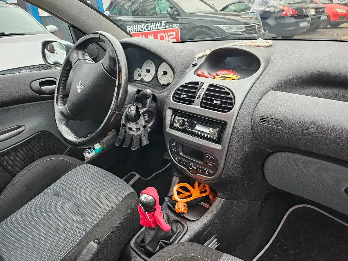 Gebraucht Peugeot 206 CC 109 PS (80 kW) 2006 Silber Cabrio