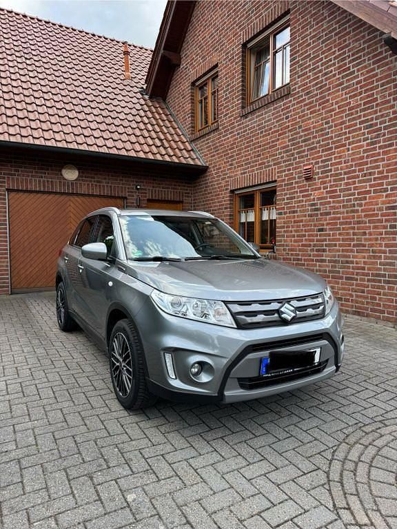 Grau Gebraucht 2018 Suzuki Vitara Comfort SUV | 13.499 € (Guter Preis) - Bild 1/4