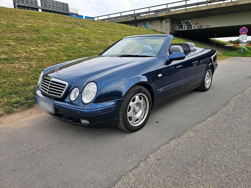 Blau Gebraucht 1999 Mercedes CLK230 Cabrio | 6.500 € (Teuer) - Bild 1/4