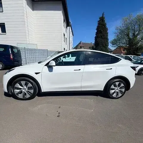 Second-hand Tesla Model Y 378 kW (514 CP) 2023 Alb SUV