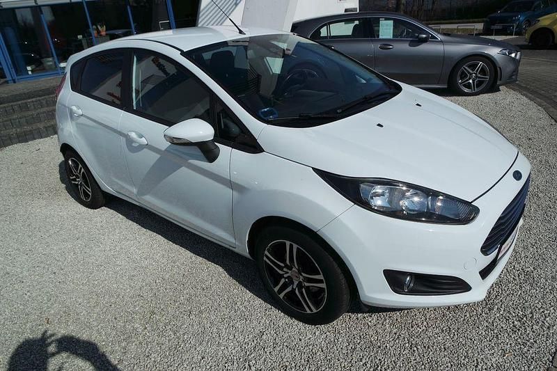 Gebraucht Ford Fiesta SYNC Edition 101 PS (74 kW) 2014 Weiß Kleinwagen