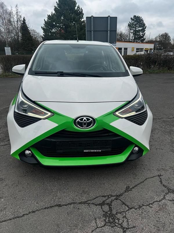 Gebraucht Toyota Aygo 72 PS (52 kW) 2020 Weiß Kleinwagen