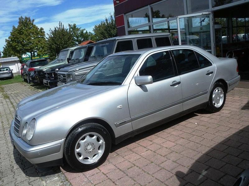 Gebraucht Mercedes E240 Elegance 170 PS (125 kW) 1998 Silber Limousine
