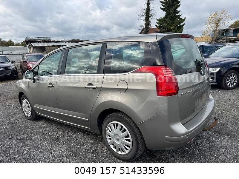 Gebraucht Peugeot 5008 Active 111 PS (81 kW) 2013 Grau Van / Kleinbus