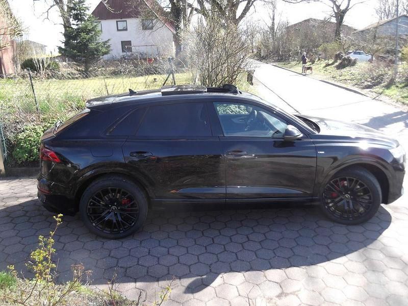 Gebraucht Audi Q8 S-Line 286 PS (210 kW) 2024 Schwarz SUV