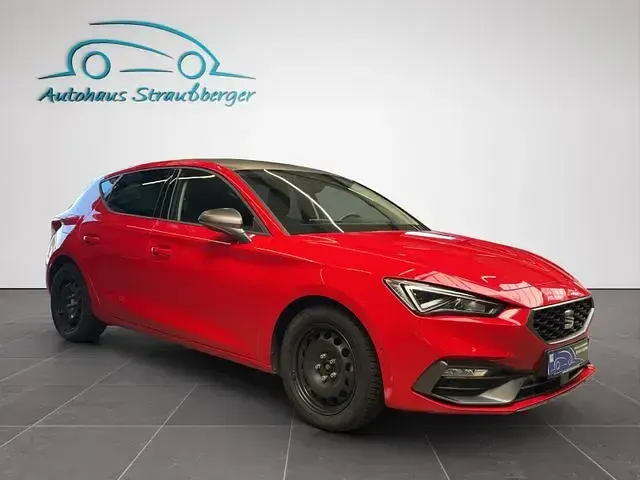 Używany Seat Leon FR 150 KM (110 kW) 2022 Czerwony Sedan/Limuzyna