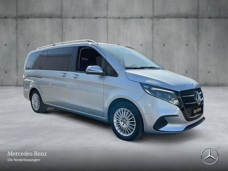 Gebraucht Mercedes V220 Style 163 PS (119 kW) 2025 Silber Van / Kleinbus