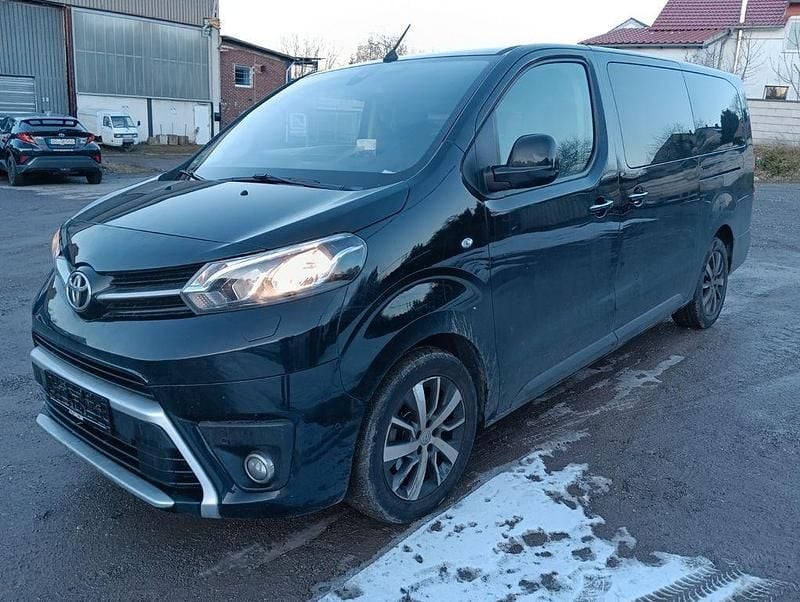 Schwarz Gebraucht 2022 Toyota Proace Van / Kleinbus | 18.990 € (Guter Preis) - Bild 1/4