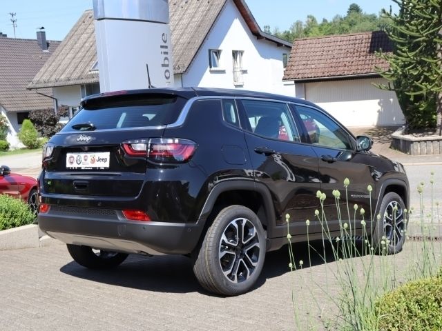 Gebraucht Jeep Compass Altitude 131 PS (96 kW) 2024 Schwarz SUV