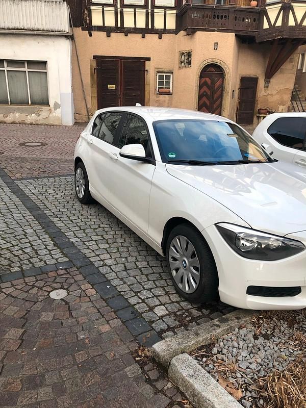 Weiß Gebraucht 2013 BMW 114 Sport Line Kleinwagen | 7.000 € (Fairer Preis) - Bild 1/4