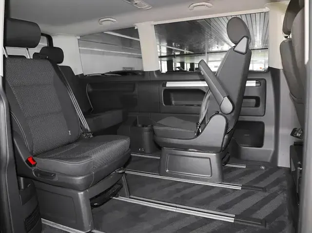 Gebraucht VW Multivan Trendline 150 PS (110 kW) 2018 Starlightbluemetallic Van / Kleinbus