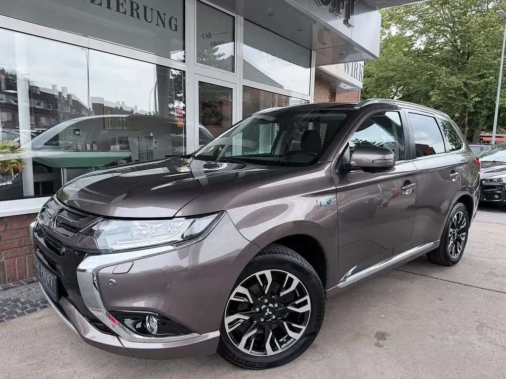 Gebraucht Mitsubishi Outlander P-HEV Top 121 PS (88 kW) 2017 Braun SUV