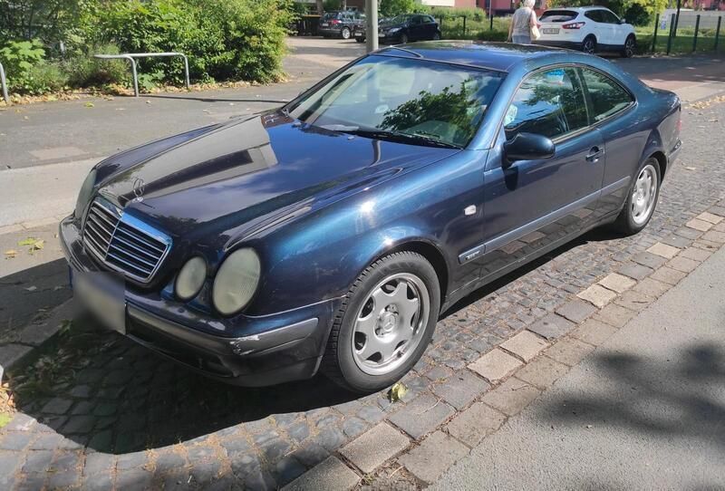 Blau Gebraucht 1999 Mercedes CLK200 Coupé | 2.950 € - Bild 1/3