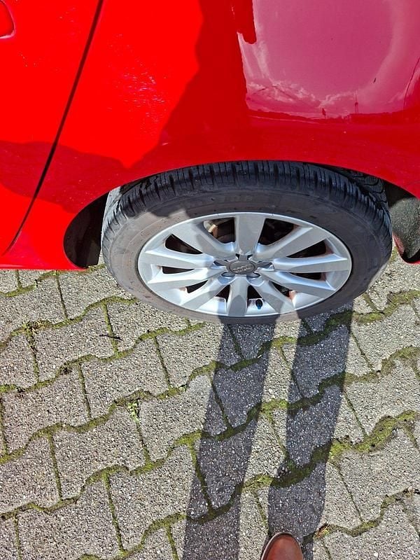 Gebraucht Audi A1 Sportback Attraction 86 PS (63 kW) 2013 Rot Kleinwagen