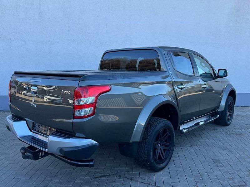 Gebraucht Mitsubishi L200 Edition 181 PS (133 kW) 2017 Grün Pickup