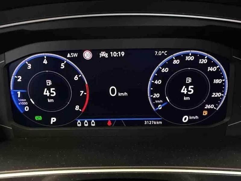 Gebraucht VW Tiguan R-line 150 PS (110 kW) 2023 Reflexsilber metallic (metallic) SUV