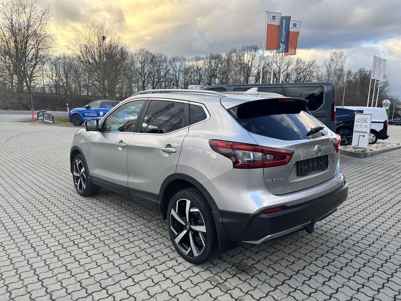 Gebraucht Nissan Qashqai Tekna 159 PS (116 kW) 2019 Silber SUV