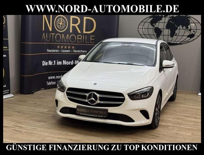 Weiß Gebraucht 2023 Mercedes B180 Style Van / Kleinbus | 22.980 € (Guter Preis) - Bild 1/3