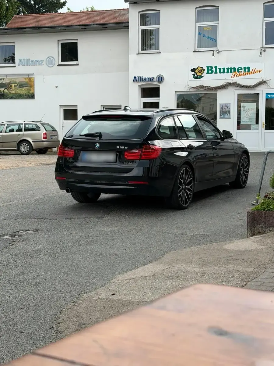 Gebraucht BMW 318 150 PS (110 kW) 2015 Schwarz Kombi