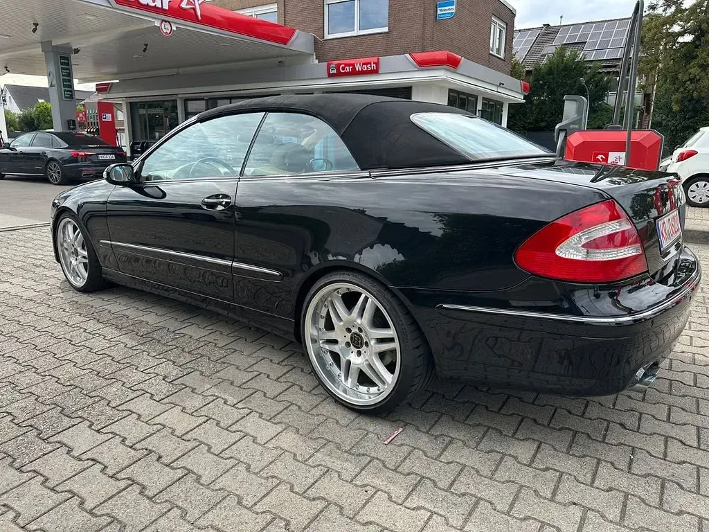 Gebraucht Mercedes CLK500 306 PS (225 kW) 2005 Obsidianschwarz Cabrio