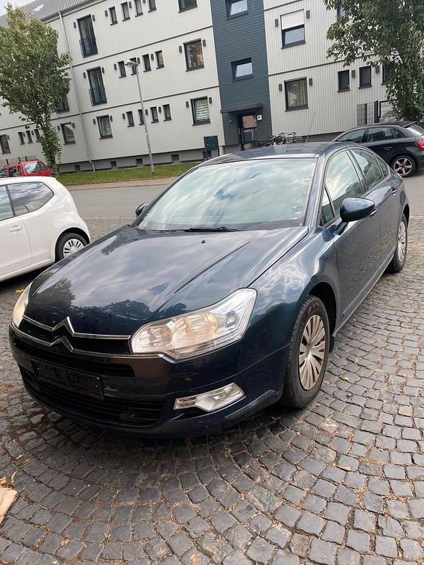 Blau Gebraucht 2010 Citroën C5 Limousine | 2.499 € - Bild 1/4