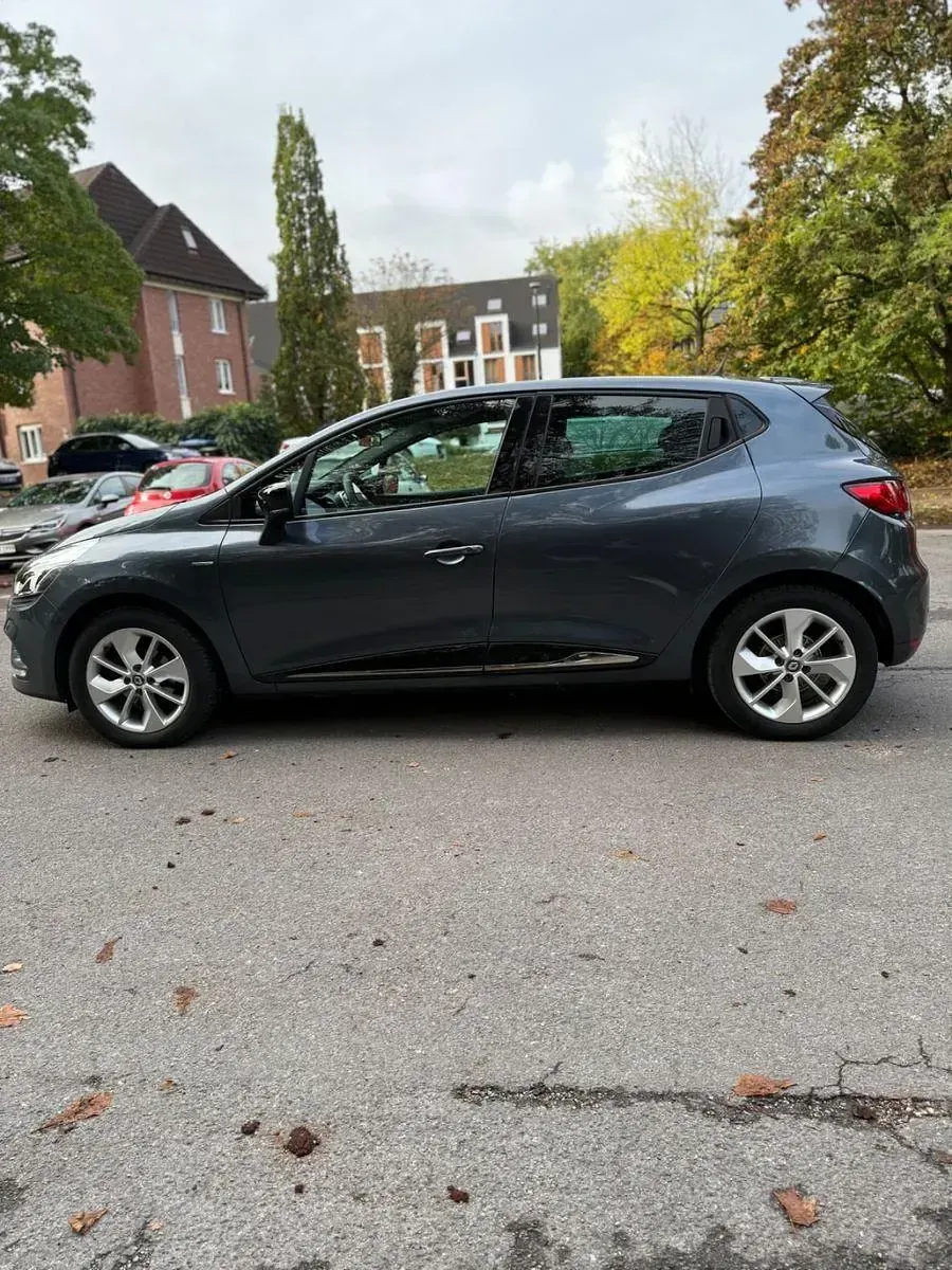 Gebraucht Renault Clio Intens 118 PS (86 kW) 2017 Grau Kleinwagen