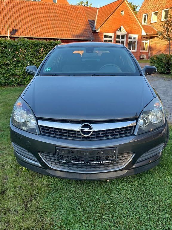 Grau Gebraucht 2008 Opel Astra GTC Edition Limousine | 2.300 € (Guter Preis) - Bild 1/4