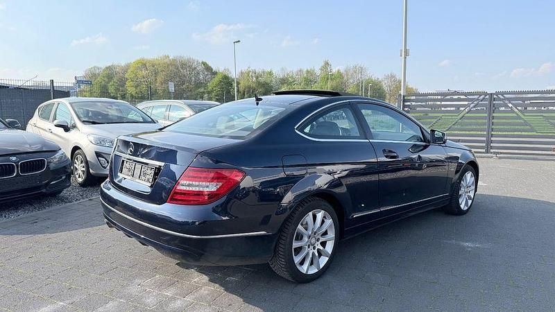 Gebraucht Mercedes C250 204 PS (150 kW) 2011 Blau Coupé