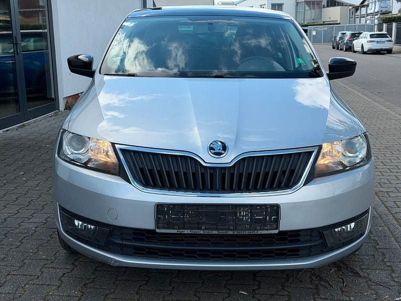 Gebraucht Skoda Rapid Style 105 PS (77 kW) 2015 Silber Kleinwagen