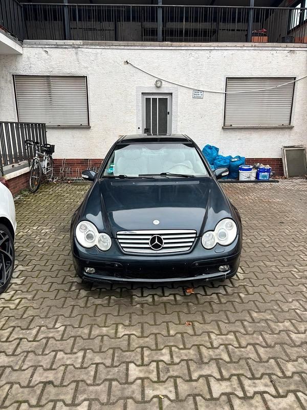 Schwarz Gebraucht 2004 Mercedes C230 Coupé | 2.500 € (Fairer Preis) - Bild 1/3