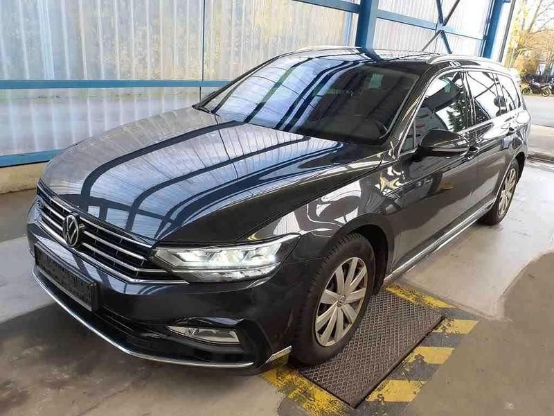 Grau Gebraucht 2022 VW Passat R-line Kombi | 19.990 € (Guter Preis) - Bild 1/4