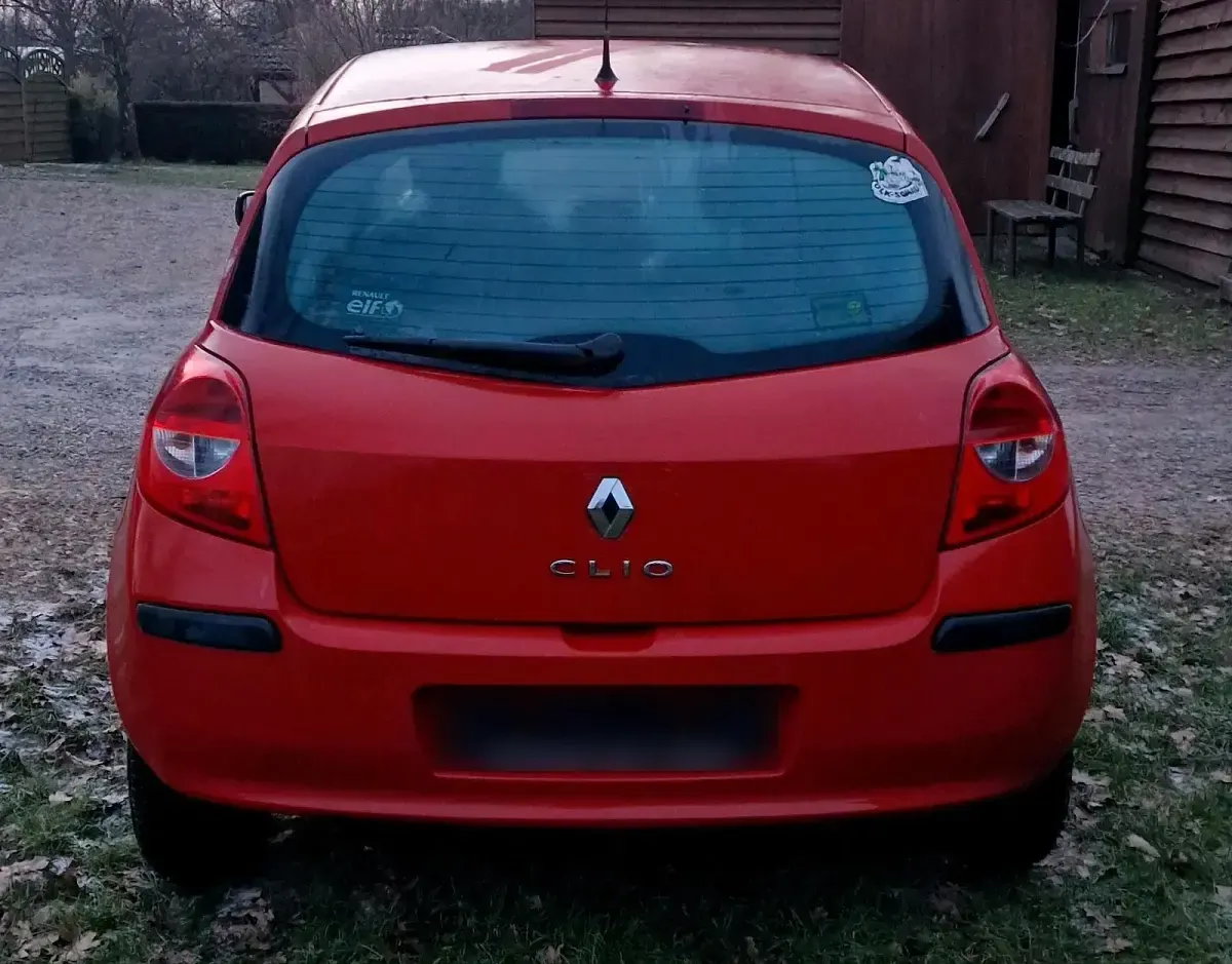 Gebraucht Renault Clio II 75 PS (55 kW) 2010 Rot Limousine