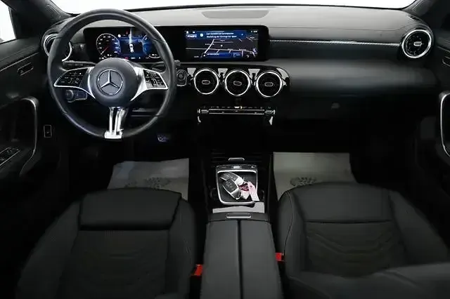 Gebraucht Mercedes CLA250e 218 PS (160 kW) 2023 Silber Coupé