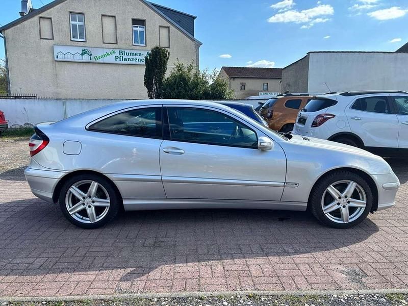 Gebraucht Mercedes C200 122 PS (89 kW) 2006 Iridiumsilber  metalliclack Coupé