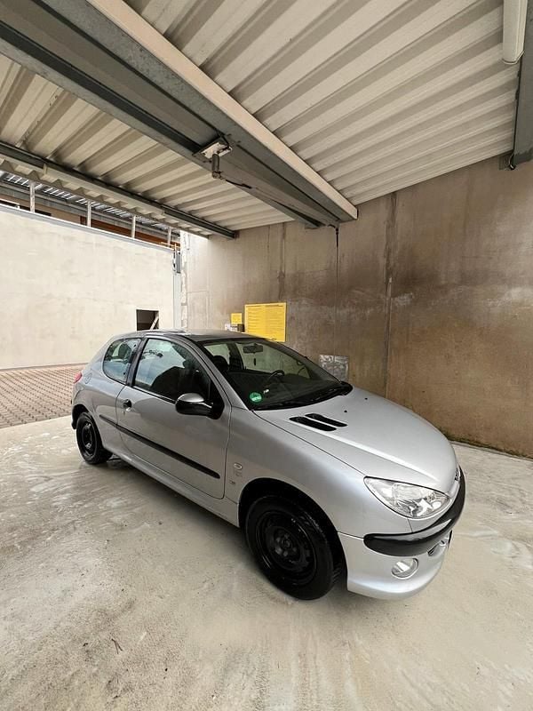 Gebraucht Peugeot 206 75 PS (55 kW) 2001 Silber Coupé
