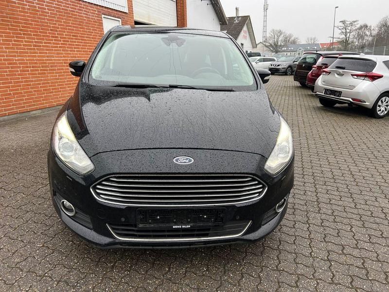 Gebraucht Ford S-MAX Titanium 179 PS (131 kW) 2017 Schwarz Van / Kleinbus