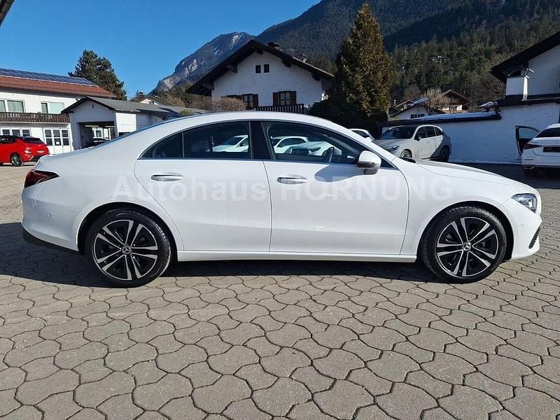 Gebraucht Mercedes CLA180 136 PS (100 kW) 2025 Weiß Limousine
