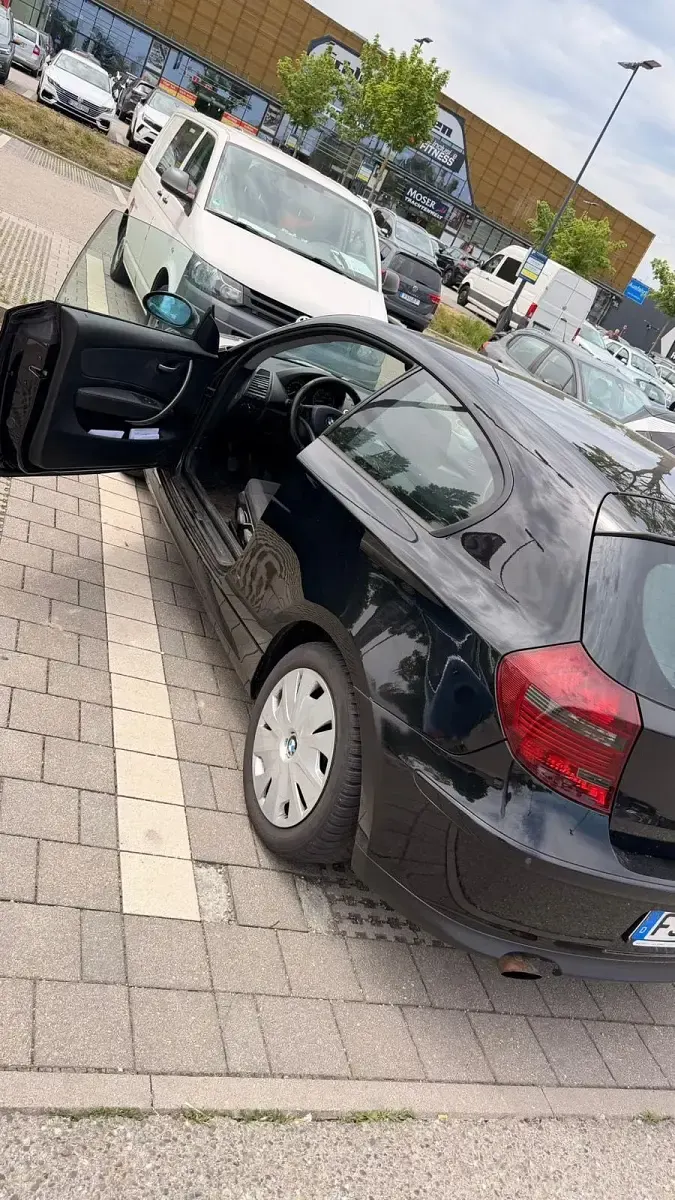Gebraucht BMW 118 145 PS (106 kW) 2008 Schwarz Kleinwagen