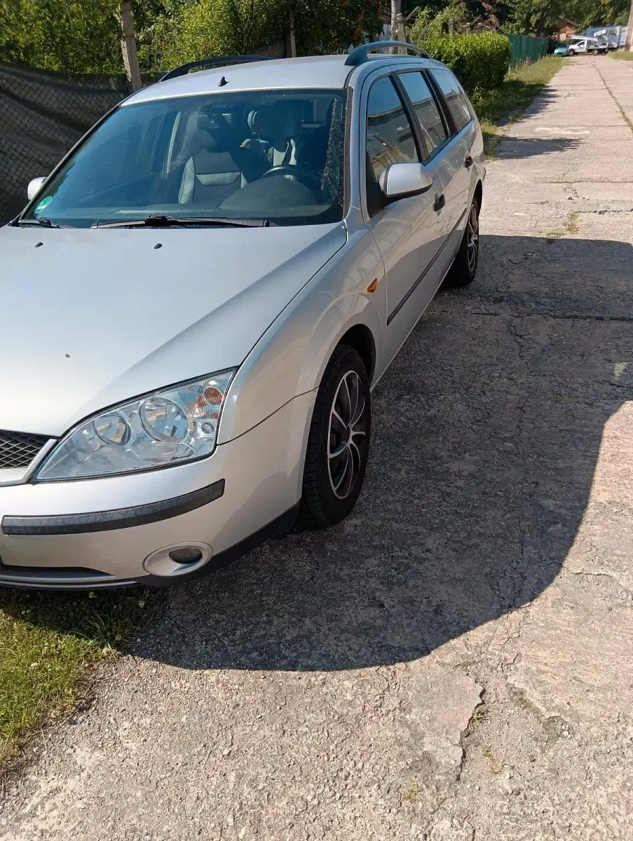 Gebraucht Ford Mondeo 125 PS (91 kW) 2003 Silber Kombi