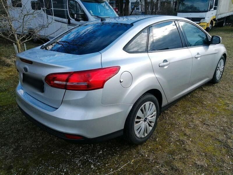 Silber Gebraucht 2016 Ford Focus Limousine | 8.900 € (Superpreis) - Bild 1/4