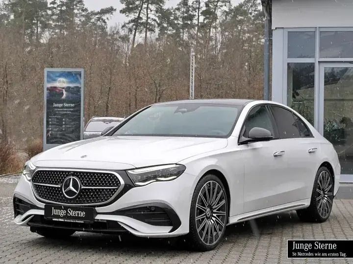 Gebraucht Mercedes E220 AMG 197 PS (144 kW) 2023 Weiß Limousine